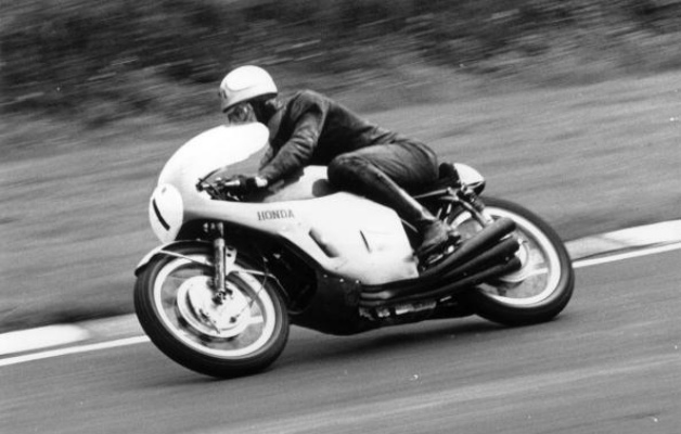 Mike Hailwood historia del motociclismo - Sphera Sports